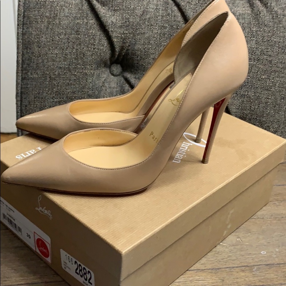 Only worn twice !! Christian Louboutin Nude Iriza